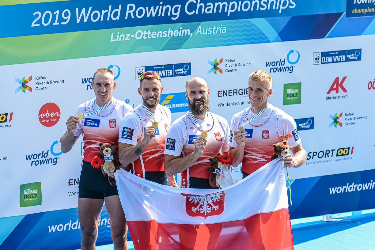 Polska czwórka podwójna na podium Mistrzostw Świata w wioślarstwie 2019 w strojach Vitex